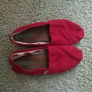 Red Toms slip ons